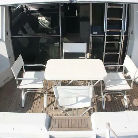 Botel Beautiful And Magnific Yacht *