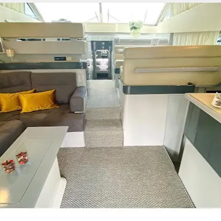 Beautiful And Magnific Yacht Lissabon