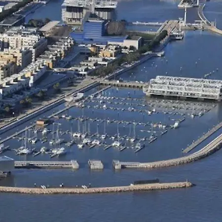 Beautiful And Magnific Yacht Hotel en barco Lisboa