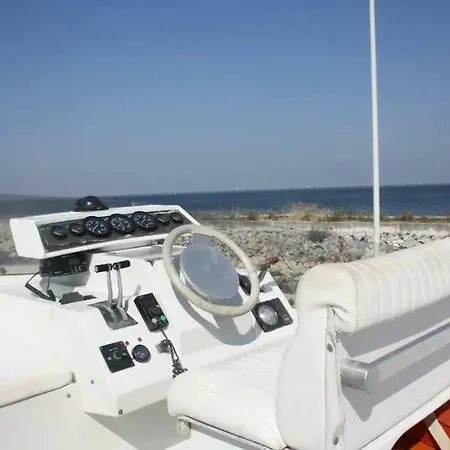 Beautiful And Magnific Yacht Lissabon