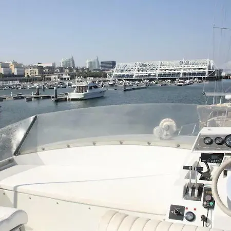 Botel Beautiful And Magnific Yacht Lissabon