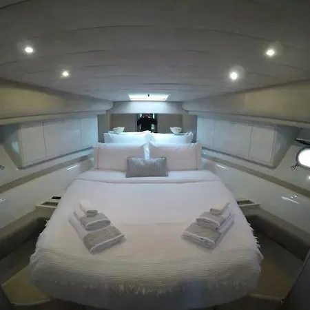Hotel en barco Beautiful And Magnific Yacht Lisboa